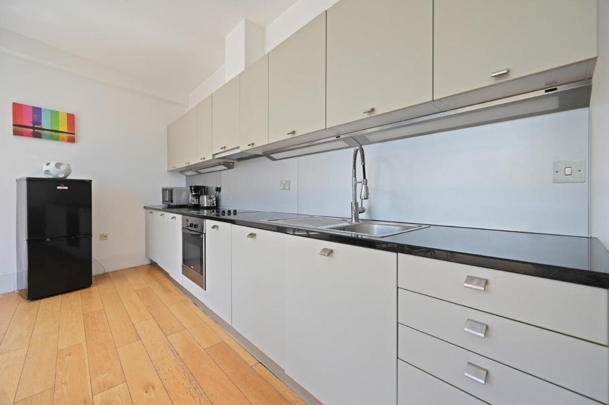 Mid - Long Term 2 Bed Pad Apartment *